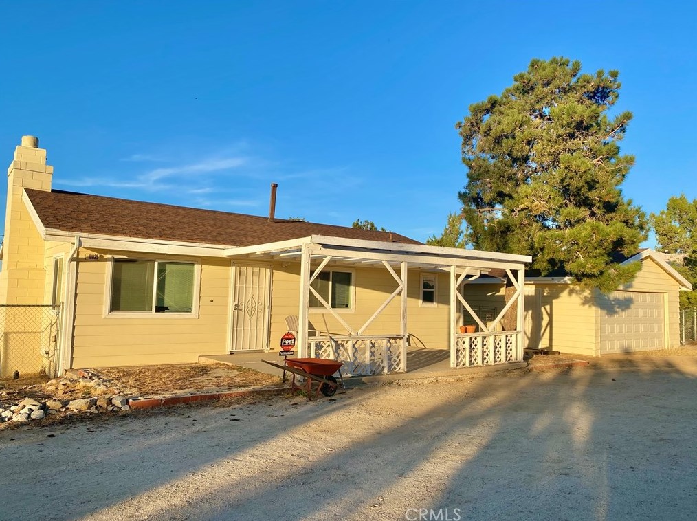 10025 Mountain Rd, Pinon Hills CA  92372-9393 exterior