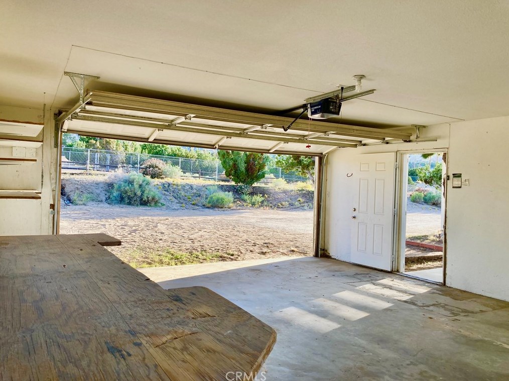 10025 Mountain Rd, Pinon Hills CA  92372-9393 exterior