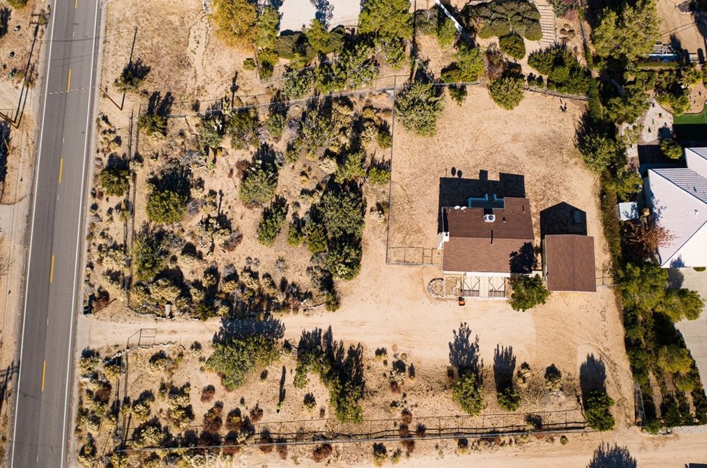 10025 Mountain Rd, Pinon Hills CA  92372-9393 exterior