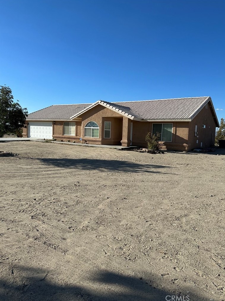 35832 Foothill Rd, Lucerne Valley, CA 92356-9195