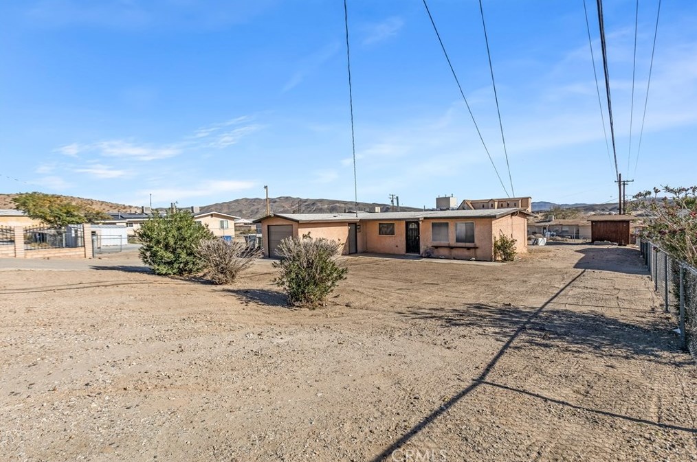 1379 Riverside Dr, Barstow, CA 92311-2429