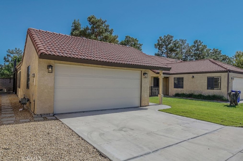 11647 Pepper Ln, Apple Valley, CA 92308-8906