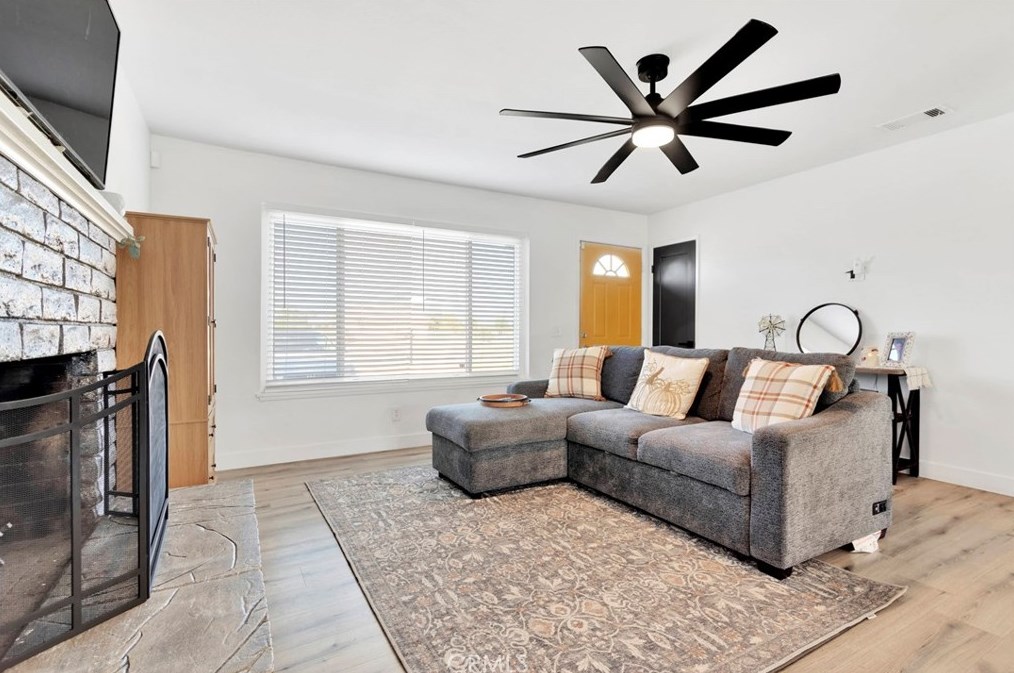 14731 Pawnee Rd, Apple Valley CA  92307-4028 exterior