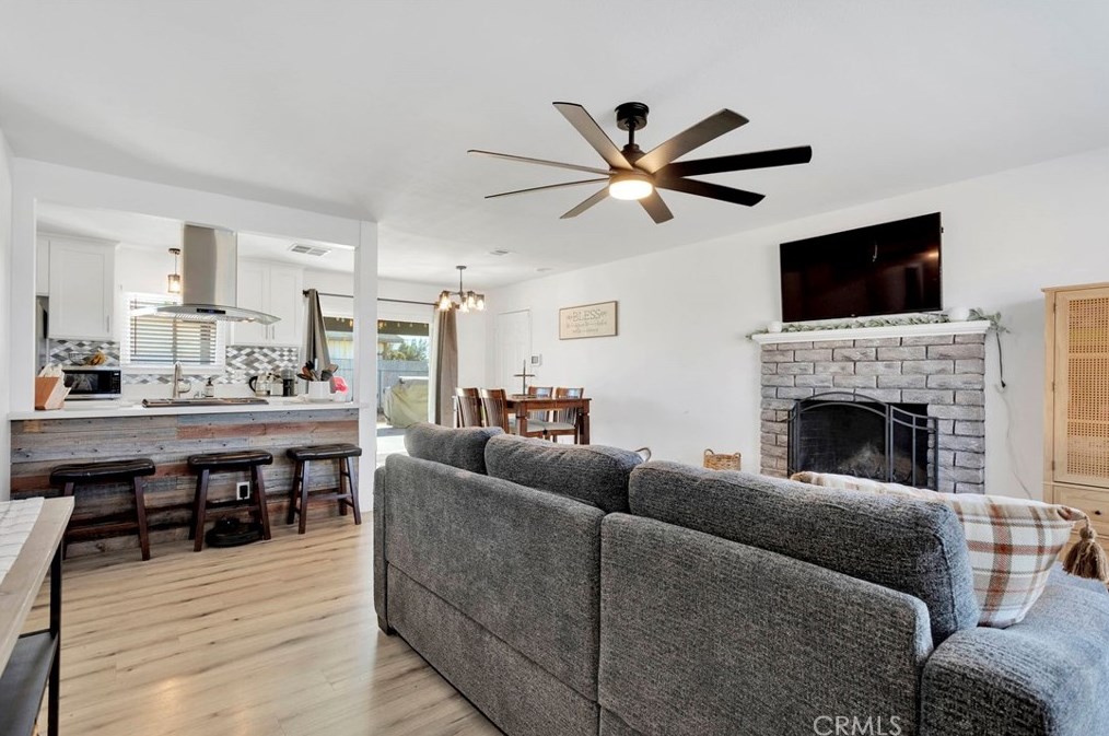 14731 Pawnee Rd, Apple Valley CA  92307-4028 exterior