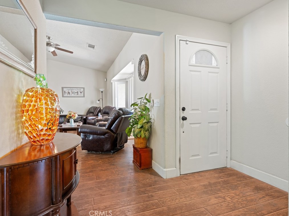 9856 Arroyo Ave, Hesperia CA  92345-2905 exterior