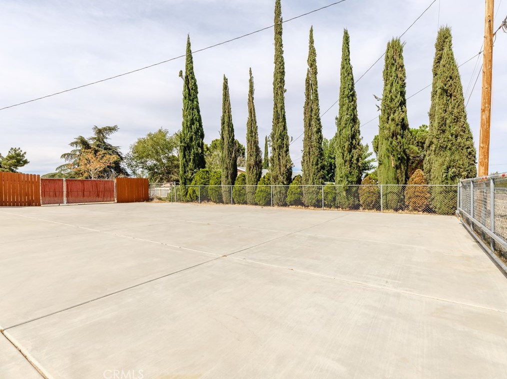 9856 Arroyo Ave, Hesperia CA  92345-2905 exterior