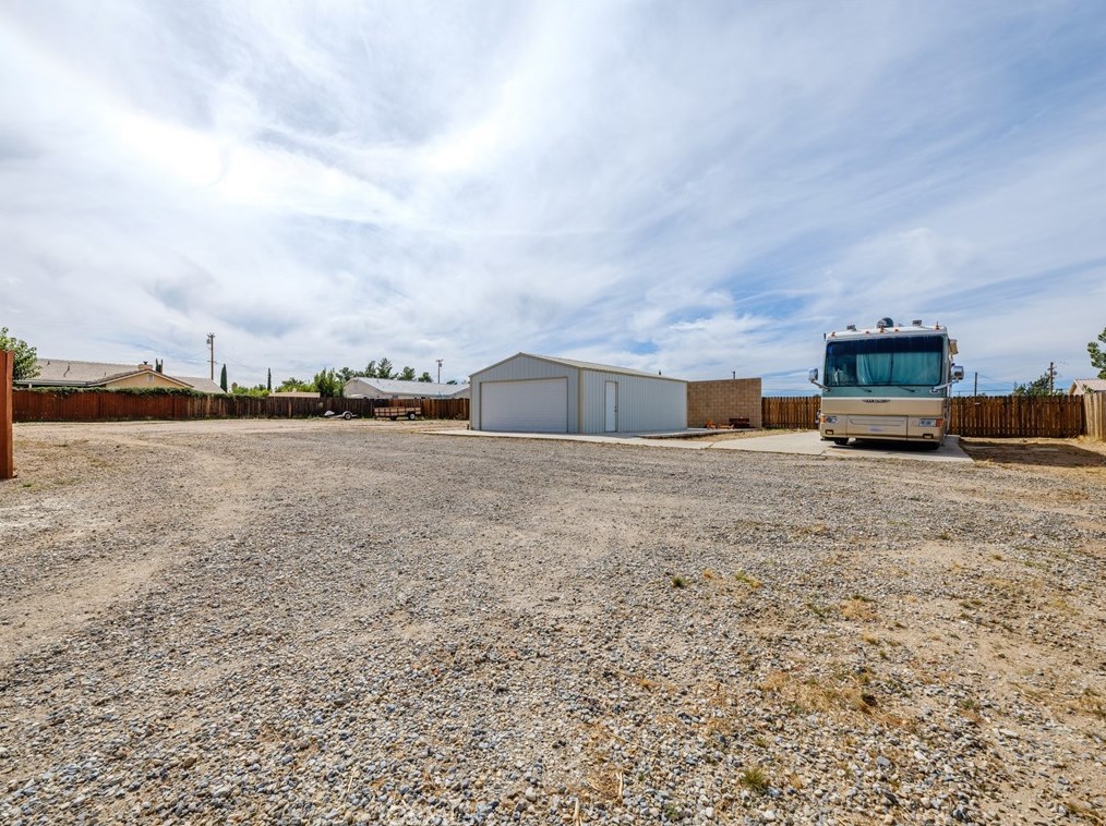 9856 Arroyo Ave, Hesperia CA  92345-2905 exterior