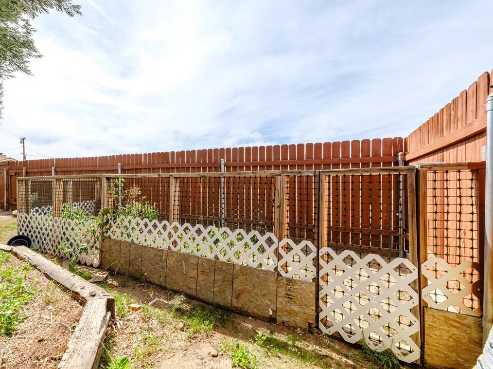 9856 Arroyo Ave, Hesperia CA  92345-2905 exterior