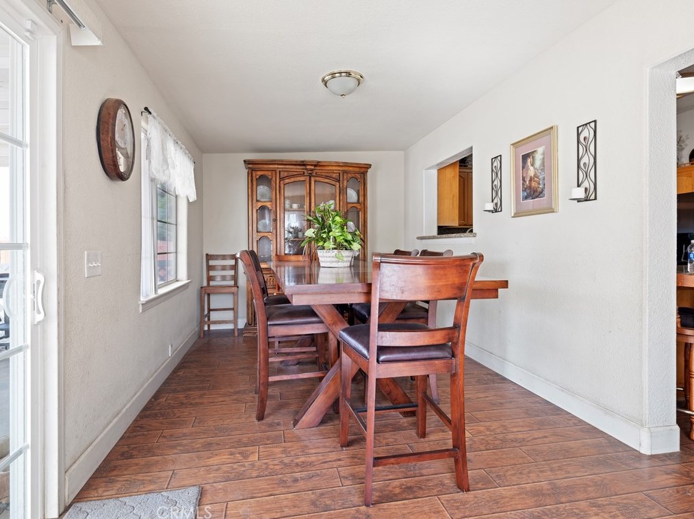 9856 Arroyo Ave, Hesperia CA  92345-2905 exterior