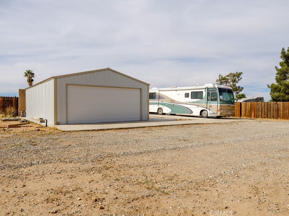 9856 Arroyo Ave, Hesperia CA  92345-2905 exterior