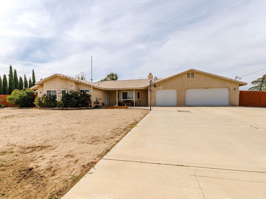 9856 Arroyo Ave, Hesperia CA  92345-2905 exterior