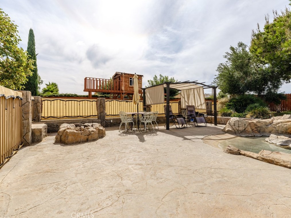 9856 Arroyo Ave, Hesperia CA  92345-2905 exterior