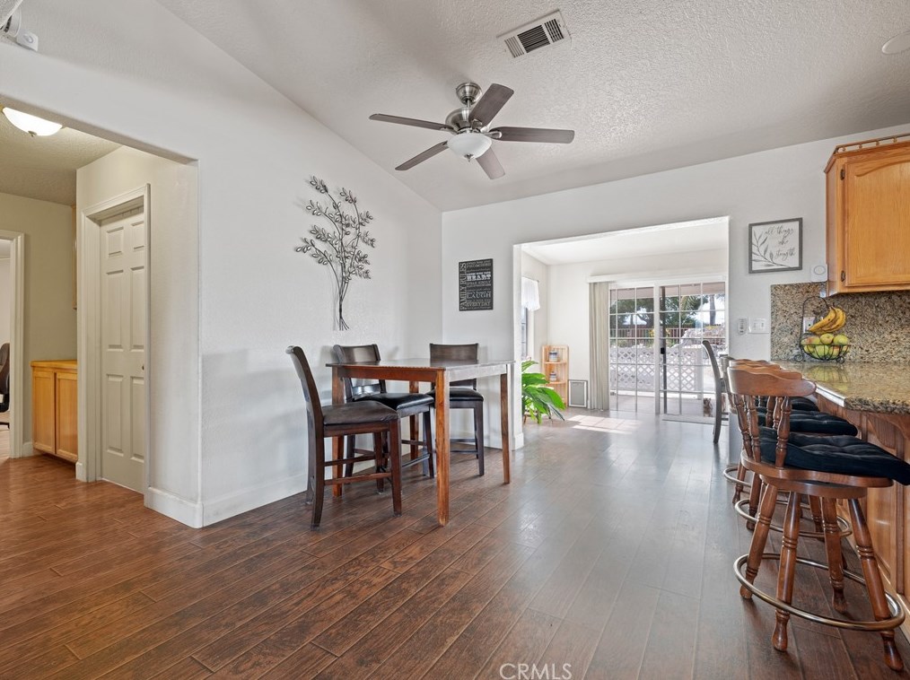 9856 Arroyo Ave, Hesperia CA  92345-2905 exterior