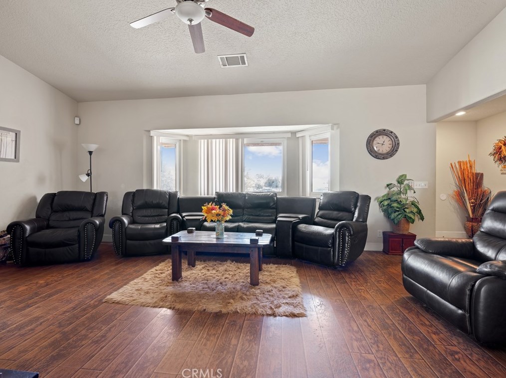 9856 Arroyo Ave, Hesperia CA  92345-2905 exterior