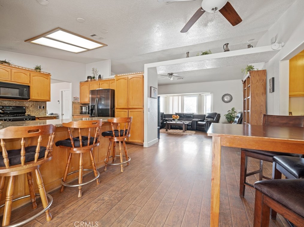 9856 Arroyo Ave, Hesperia CA  92345-2905 exterior