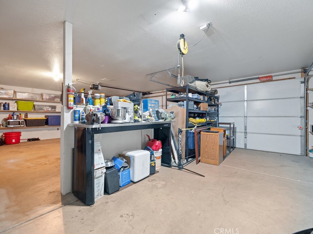 9856 Arroyo Ave, Hesperia CA  92345-2905 exterior