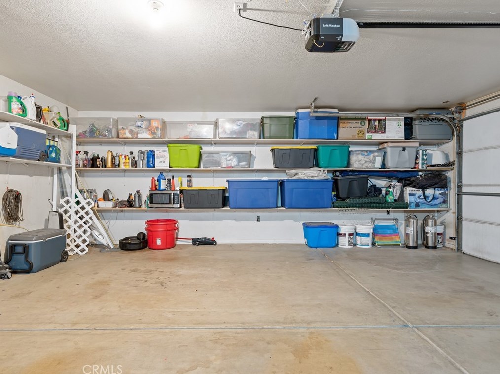 9856 Arroyo Ave, Hesperia CA  92345-2905 exterior