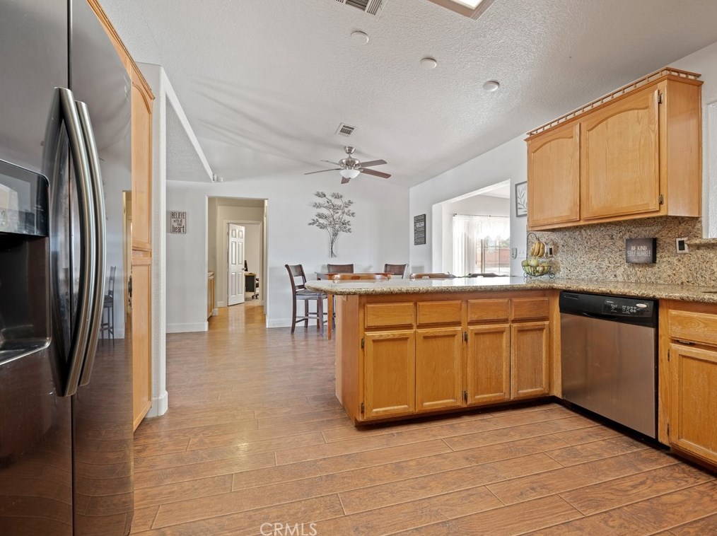 9856 Arroyo Ave, Hesperia CA  92345-2905 exterior