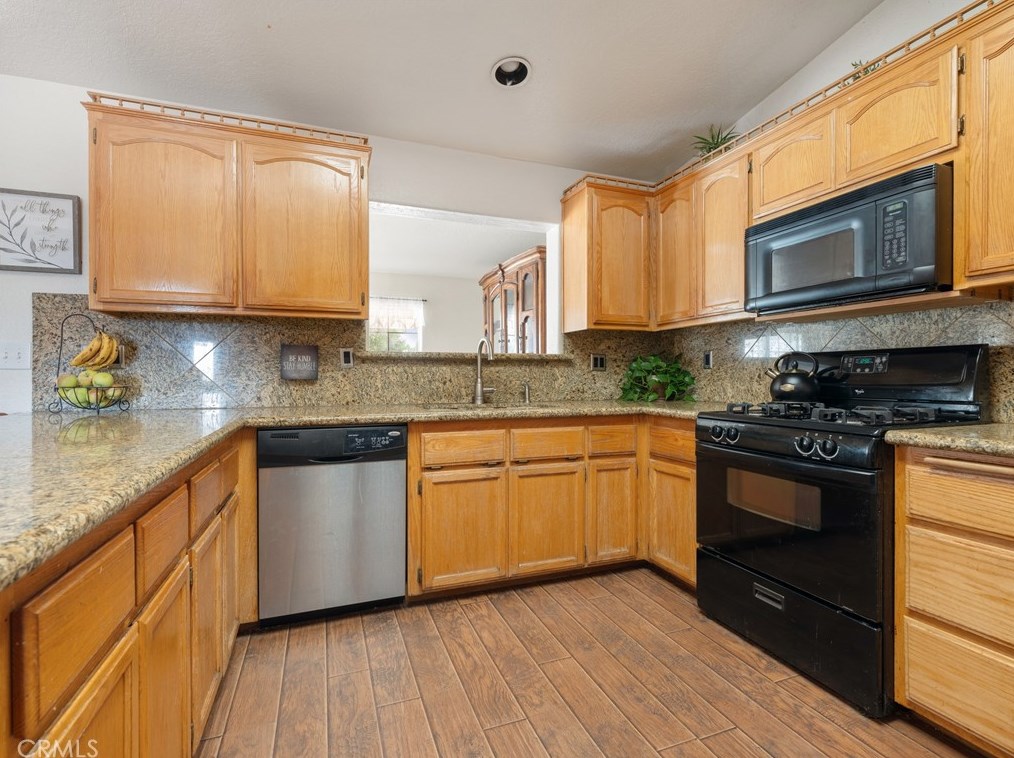 9856 Arroyo Ave, Hesperia CA  92345-2905 exterior