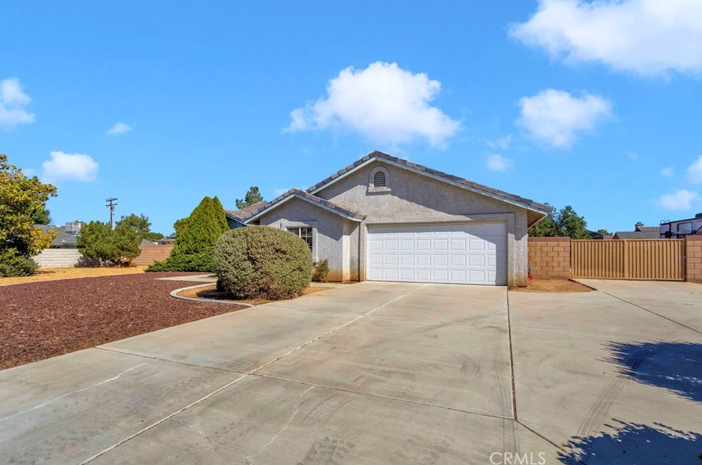 13863 Coachella Rd, Apple Valley, CA 92307-6024
