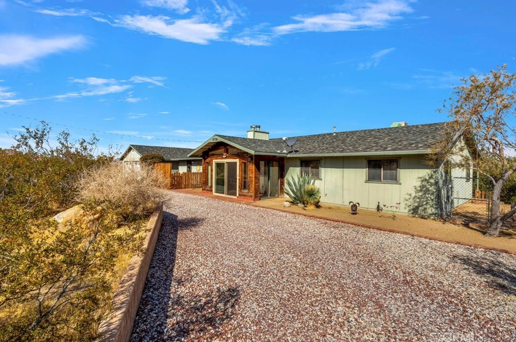 32320 Sapphire Rd, Lucerne Valley, CA 92356-8619
