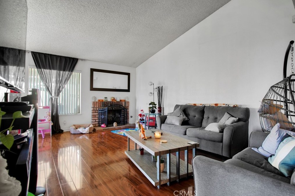 1326 W Van Koevering St, Rialto, CA 92376