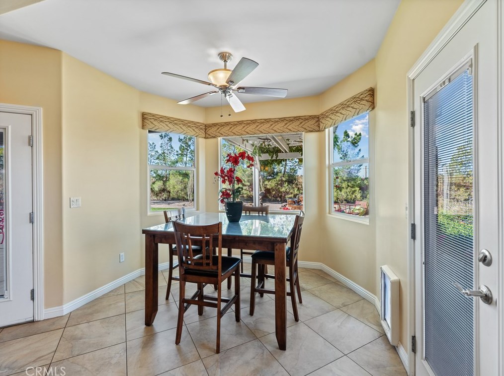 9542 Candlelight St, Apple Valley CA  92308-8615 exterior