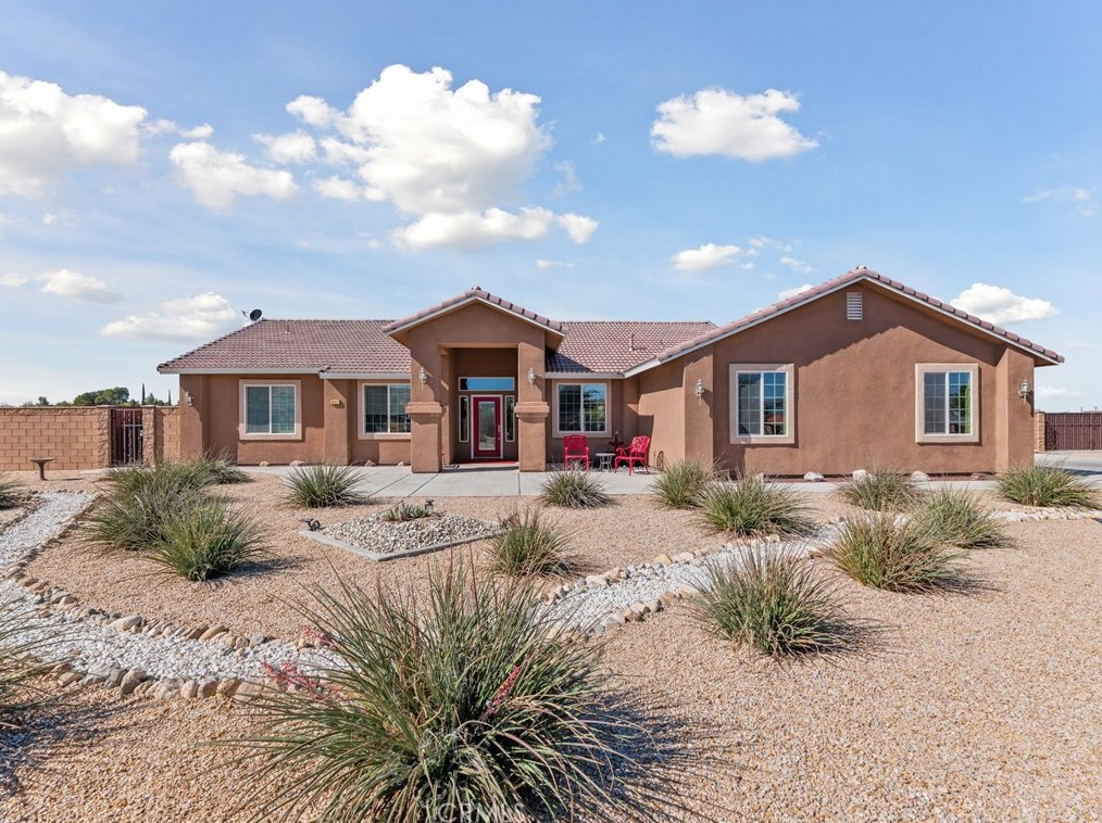 9542 Candlelight St, Apple Valley, CA 92308-8615