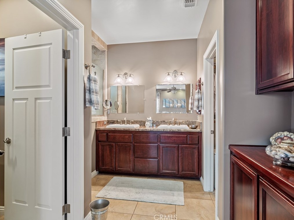 9542 Candlelight St, Apple Valley CA  92308-8615 exterior