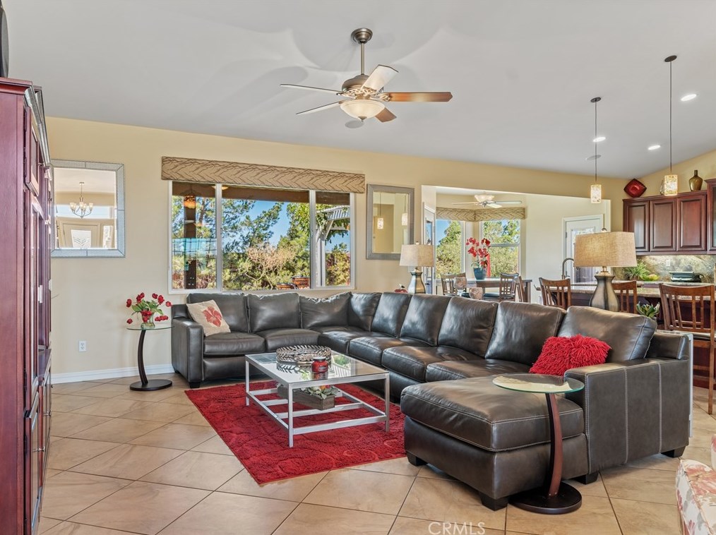 9542 Candlelight St, Apple Valley CA  92308-8615 exterior