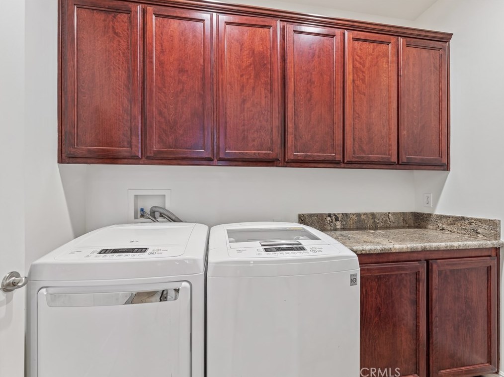 9542 Candlelight St, Apple Valley CA  92308-8615 exterior