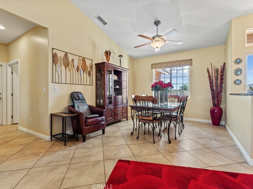 9542 Candlelight St, Apple Valley CA  92308-8615 exterior