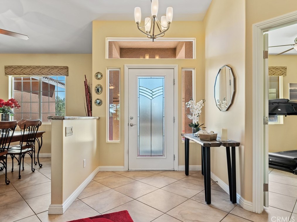 9542 Candlelight St, Apple Valley CA  92308-8615 exterior