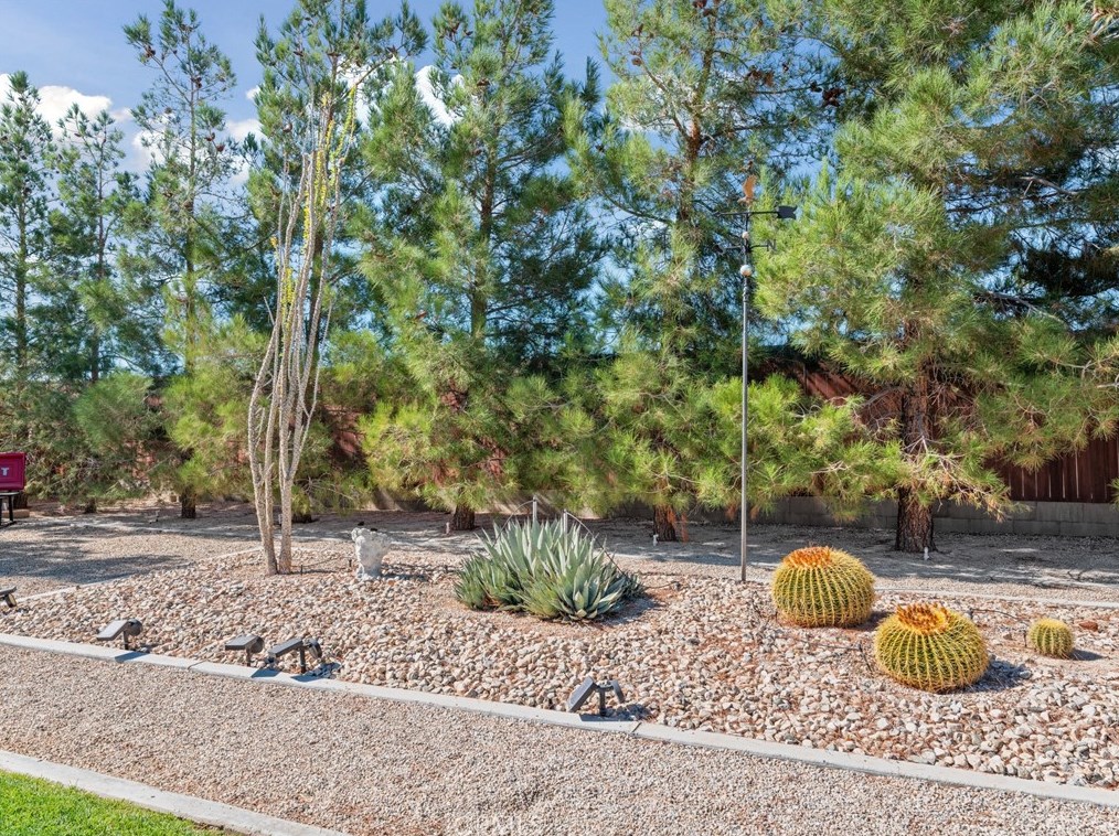 9542 Candlelight St, Apple Valley CA  92308-8615 exterior