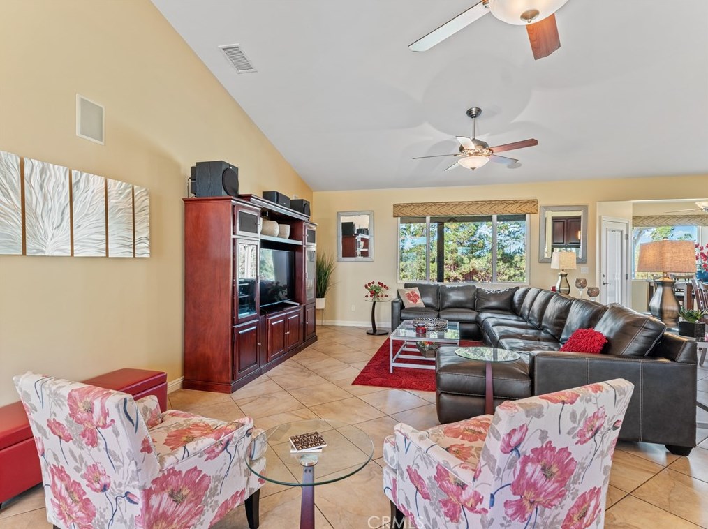 9542 Candlelight St, Apple Valley CA  92308-8615 exterior