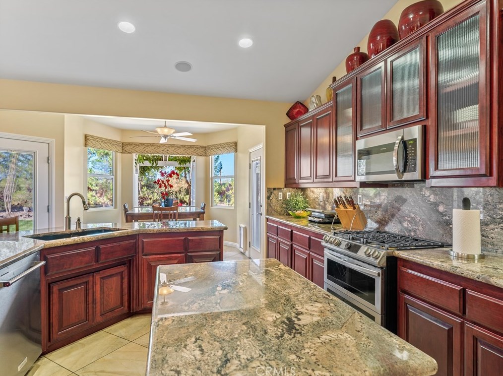 9542 Candlelight St, Apple Valley CA  92308-8615 exterior