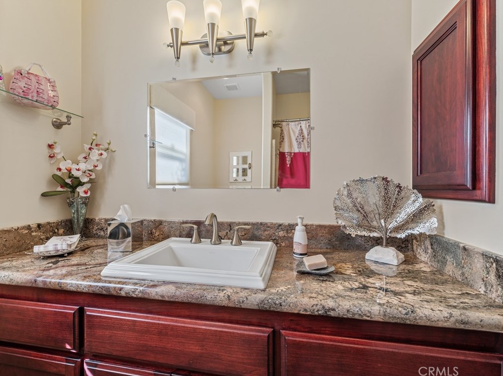 9542 Candlelight St, Apple Valley CA  92308-8615 exterior