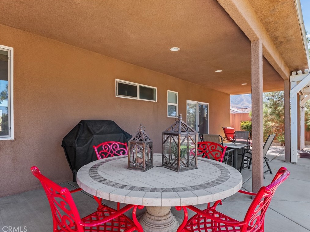 9542 Candlelight St, Apple Valley CA  92308-8615 exterior