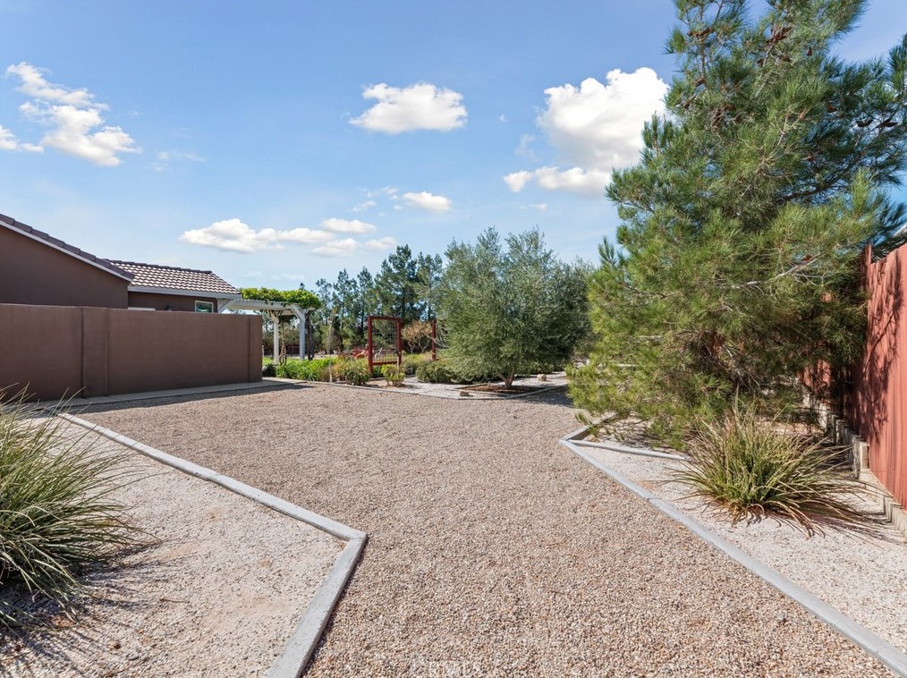 9542 Candlelight St, Apple Valley CA  92308-8615 exterior