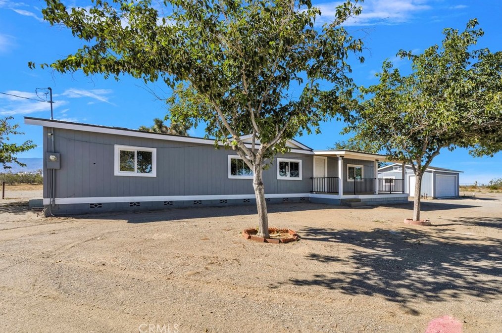 13676 Raven Rd, Phelan, CA 92371-4522