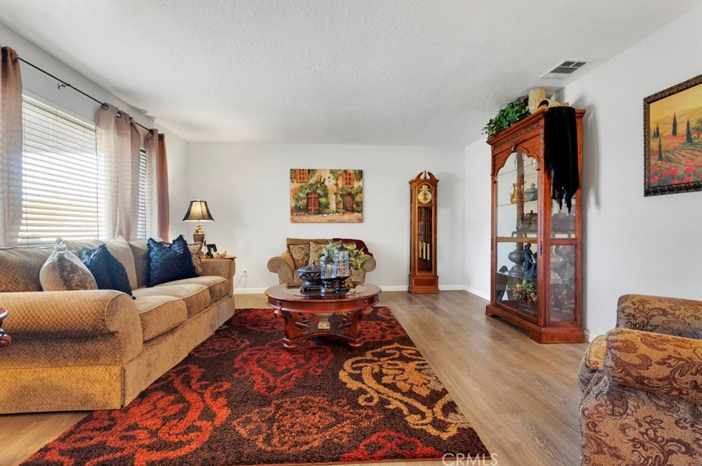 16191 Tude Rd, Apple Valley CA  92307-1248 exterior