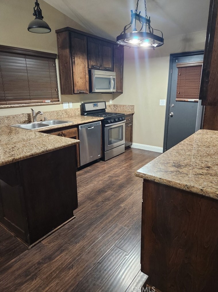14272 Poplar St, Hesperia, CA 92344-8227
