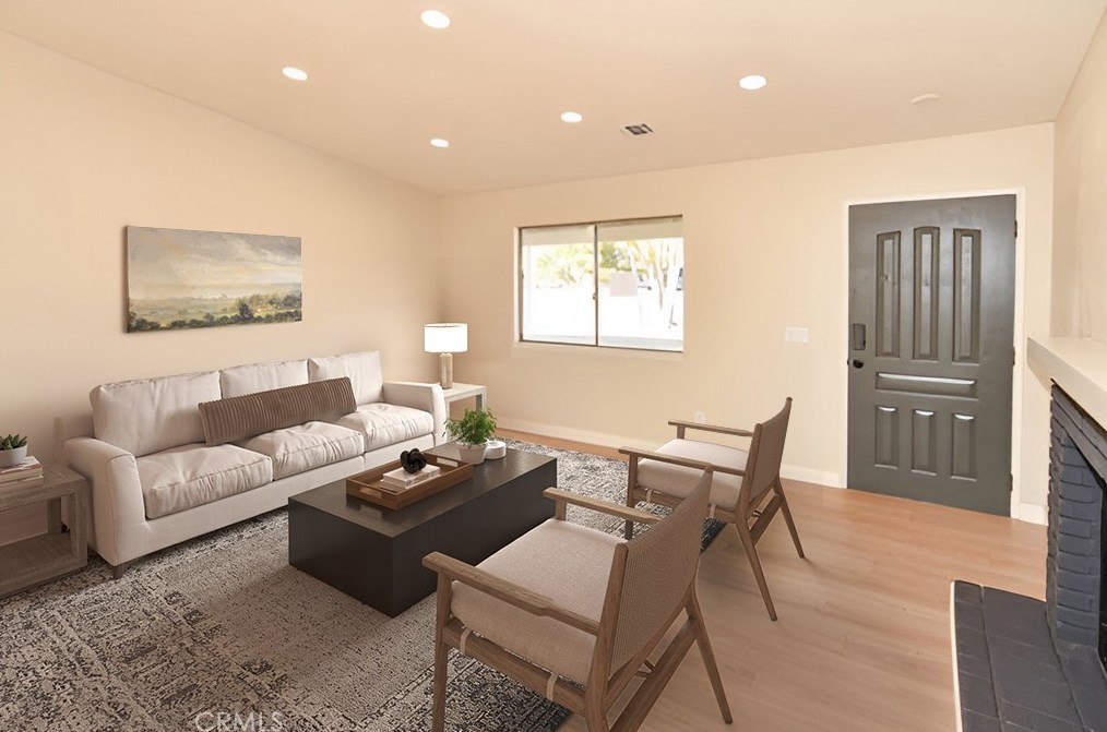 22163 Standing Rock Ave, Apple Valley, CA 92307-4046