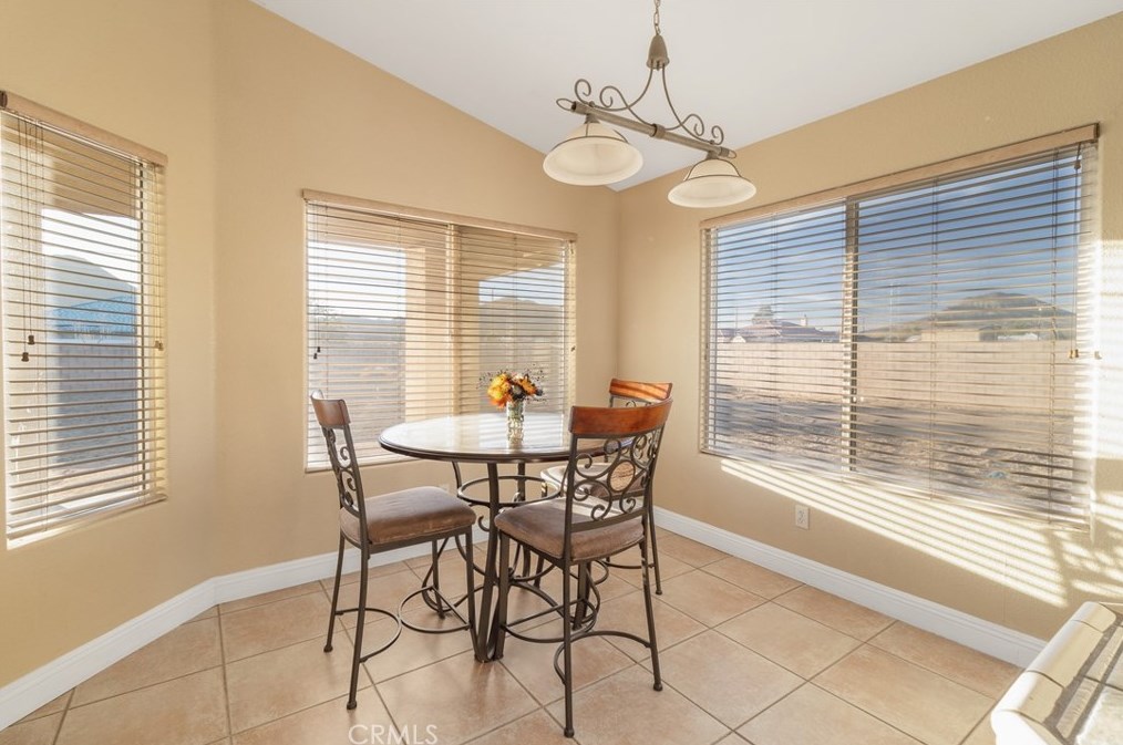 16520 Montauk Rd, Apple Valley CA  92307-1738 exterior