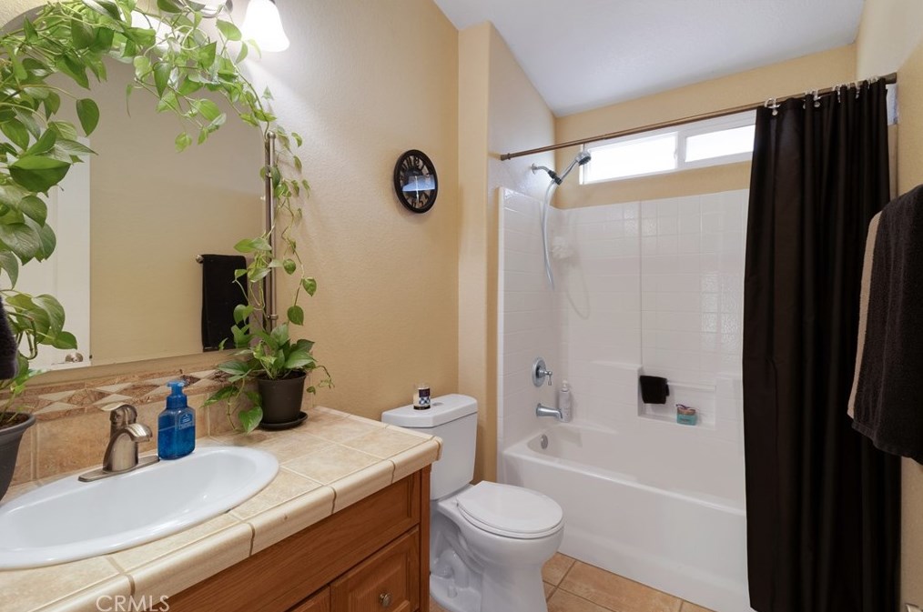 16520 Montauk Rd, Apple Valley CA  92307-1738 exterior