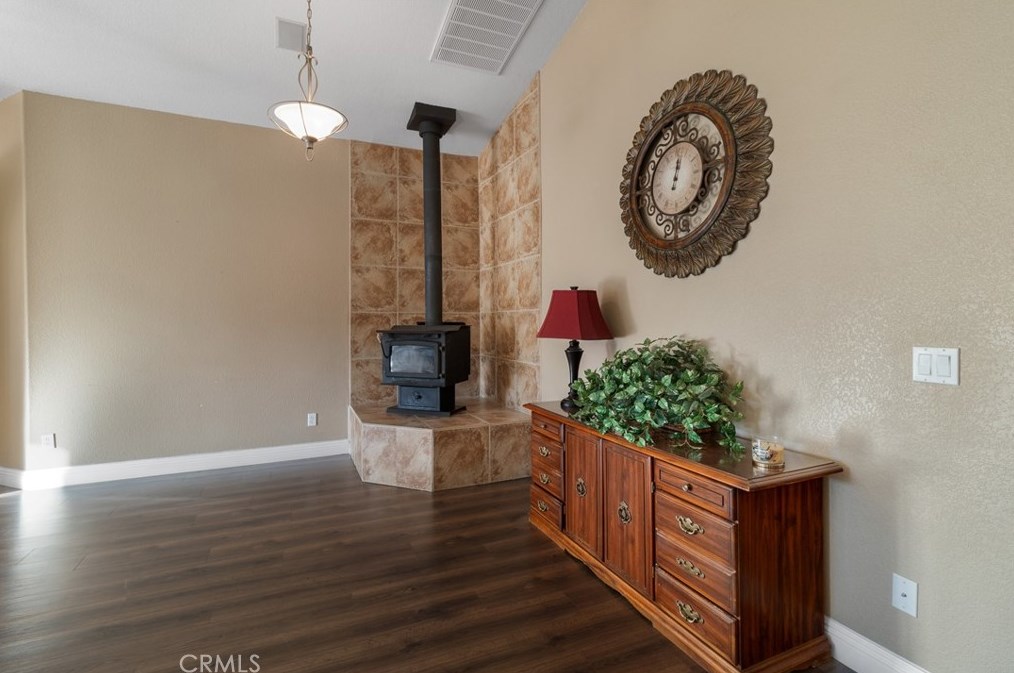 16520 Montauk Rd, Apple Valley CA  92307-1738 exterior