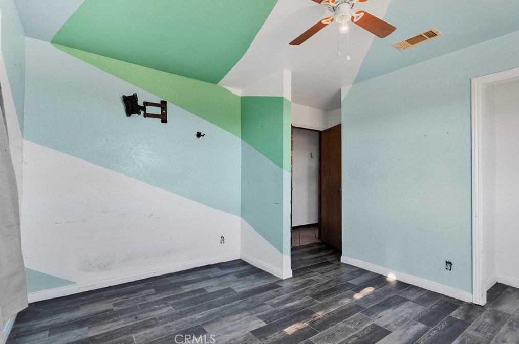 8577 Valle Vis Rd, Phelan CA  92371-9177 exterior