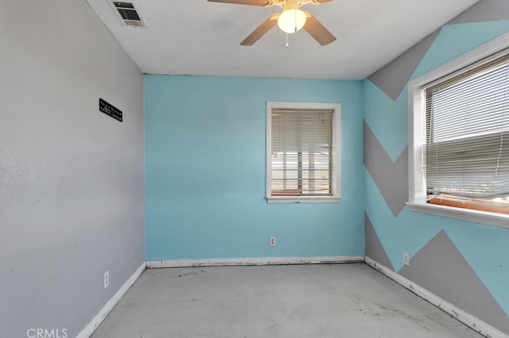 8577 Valle Vis Rd, Phelan CA  92371-9177 exterior
