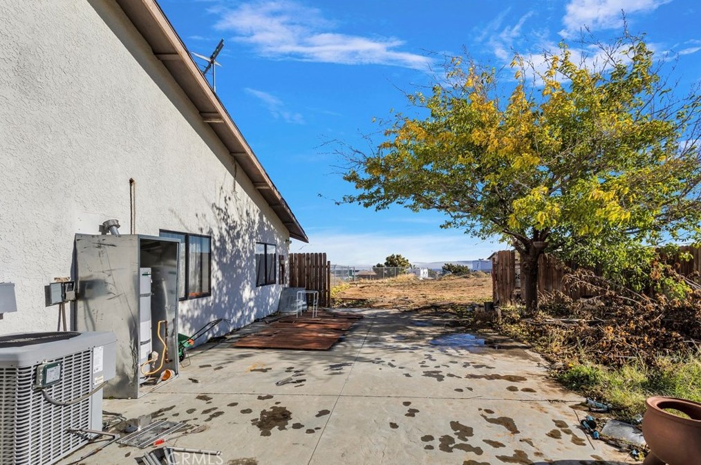 8577 Valle Vis Rd, Phelan CA  92371-9177 exterior