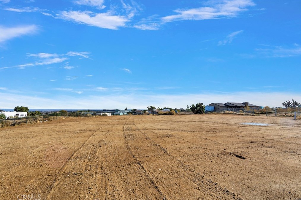8577 Valle Vis Rd, Phelan CA  92371-9177 exterior